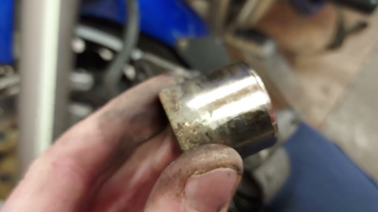 SUZUKI BANDIT GSF 600S FRONT BREAK CALIPER STUCK 😱