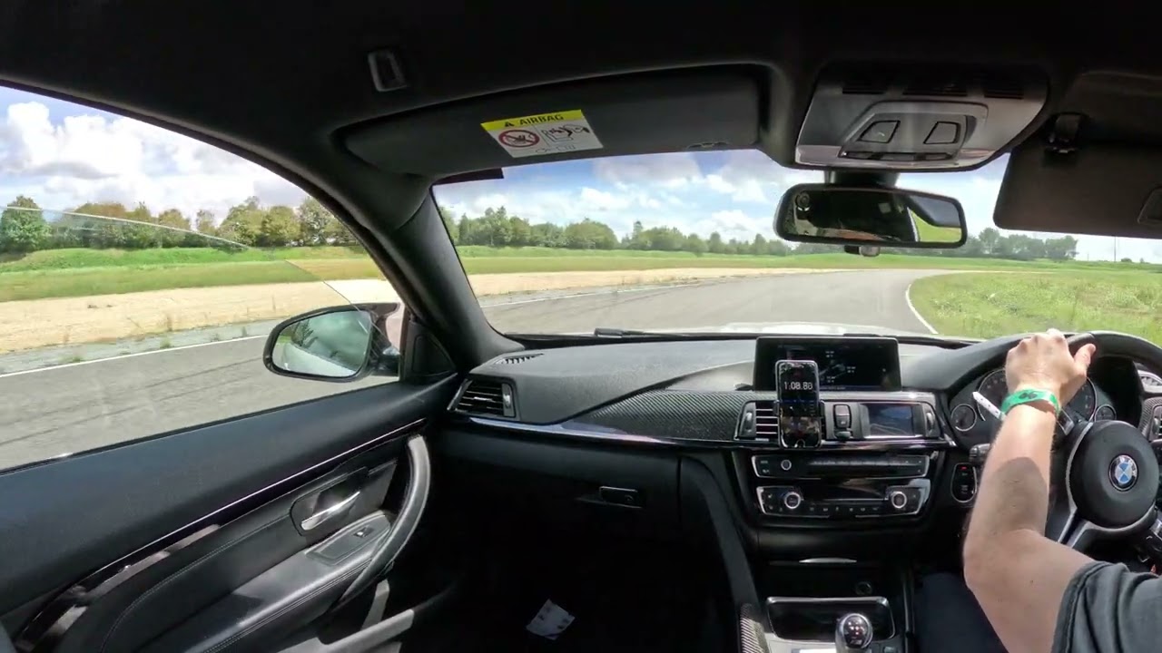 Bmw m4 f82 au circuit de Fay de Bretagne