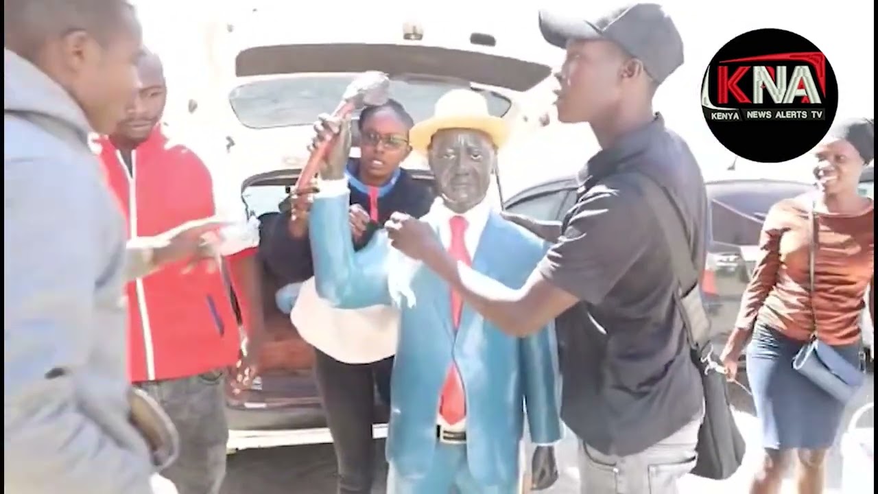 THIS IS CRAZY!! OMOSH ONE HOUR BRINGS UP RAILA ODINGA'S STATUE