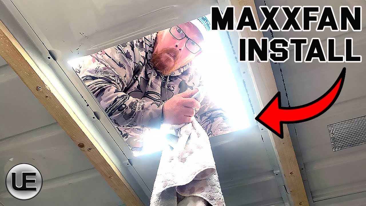 Мы на самом деле прорезали отверстие в крыше, чтобы вместить Maxxfan Delux