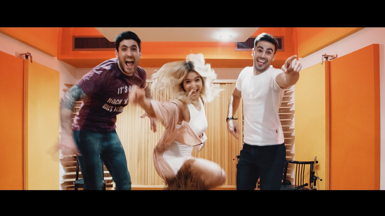 Maluco Cumbia Con Flor Vigna - Enamorándome De Ti (Videoclip Oficial).