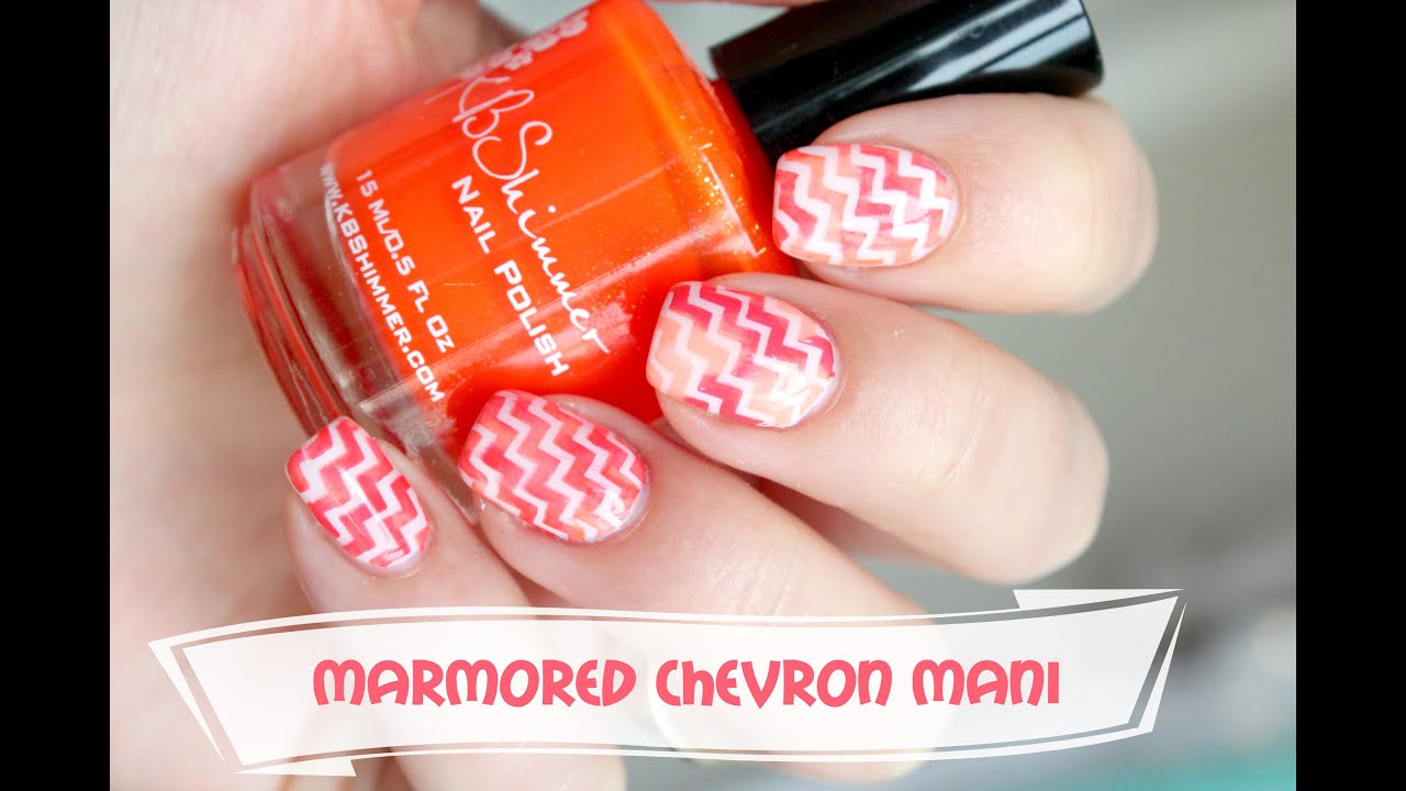 Marmored Chevron Mani ¦ Nail Art für kurze Nägel
