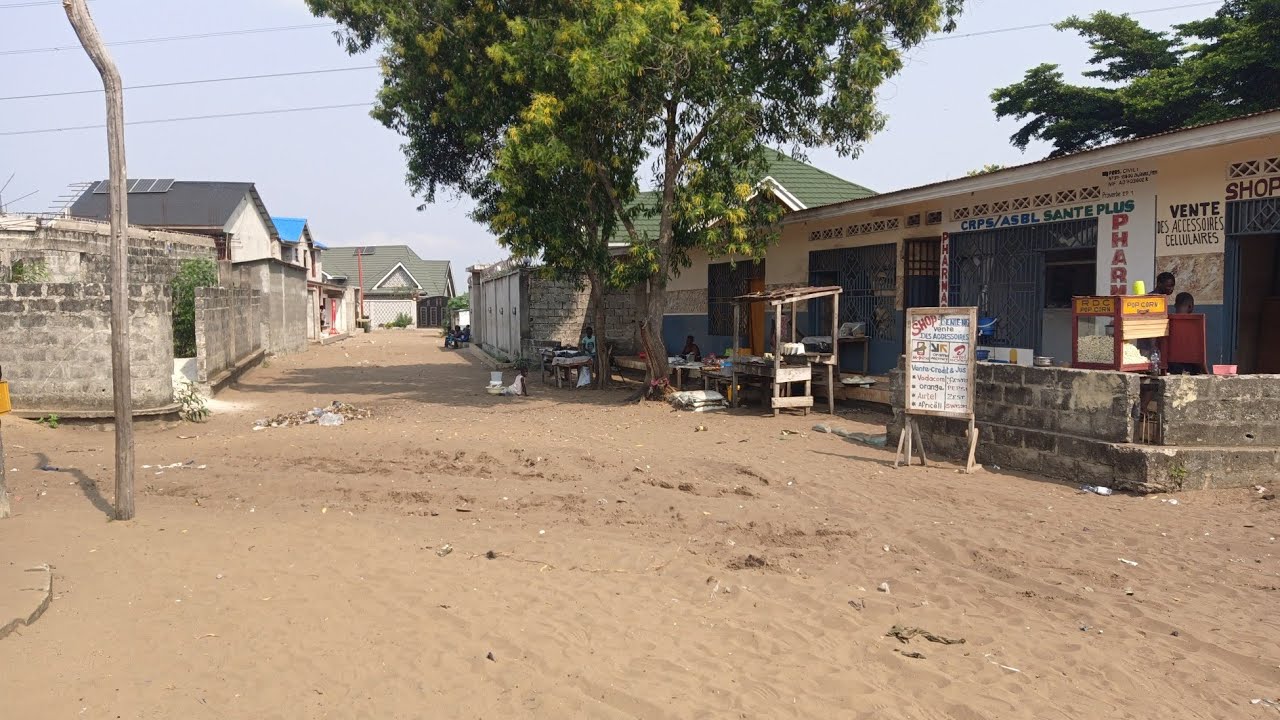 Le 14/1/2026 KINKOLE PLAZA  Q:NGAMABA CANADA    20 m/35 CLOTURER, +sieur MAISON COMMERCIALE A VENDRE