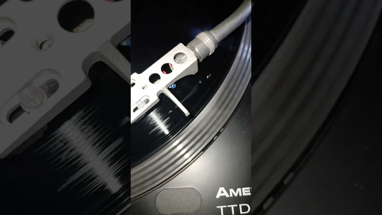 Allez allez on continue cette petite playlist électro en vinyle