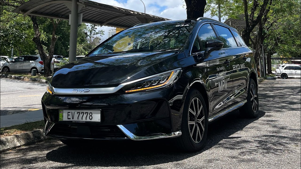 2025 BYD M6 Driving Review