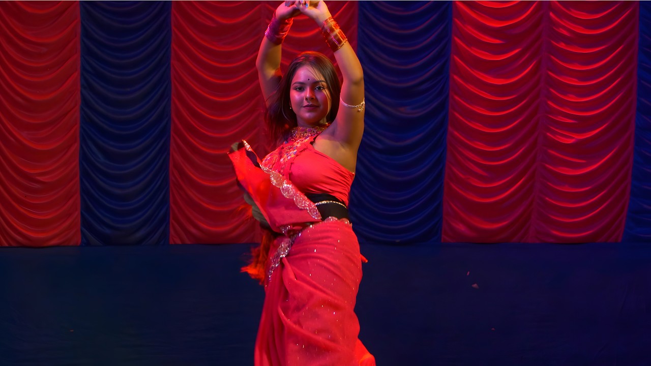 Tukur Tukur Dekhte Ho Kya | Miss Sumi #romanticsong #djsong #dancevideo #sumidanceofficial