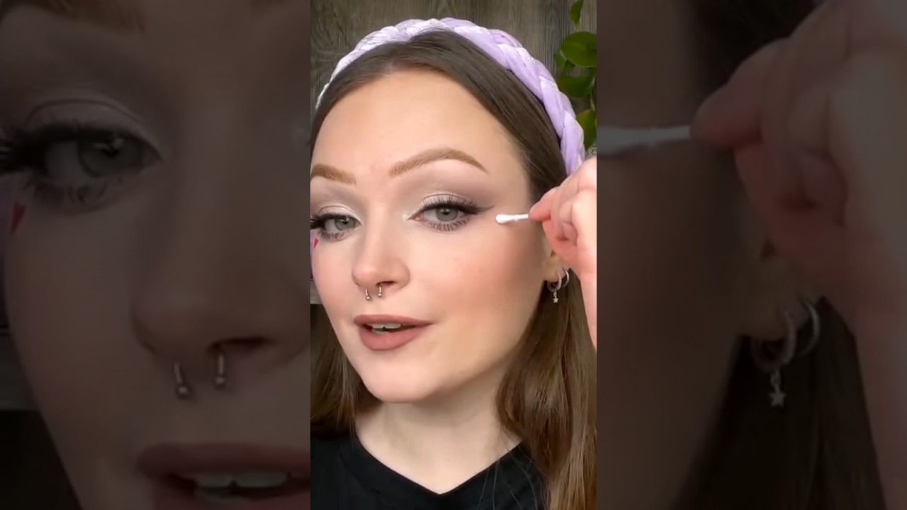 OMG 😱 Best hack ever 😲 #viralshort #makeup #youtubeshorts #crazyhacks