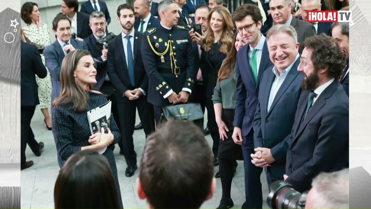 REINA LETIZIA DOS ACTIVIDADES DOS LOOKS OTOÑALES EN AZUL Y NEGRO 2024