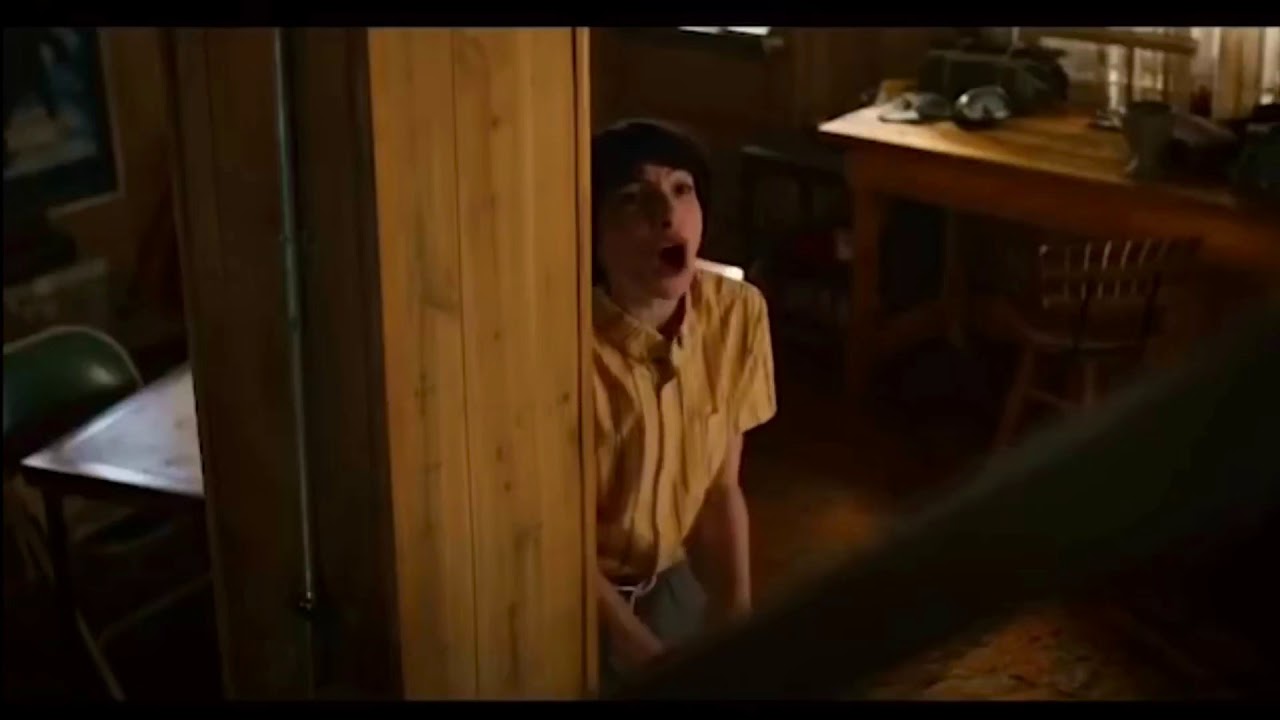 Karen Interrupts Mike and Eleven&rsquo;s Phone Call | Stranger Things 3