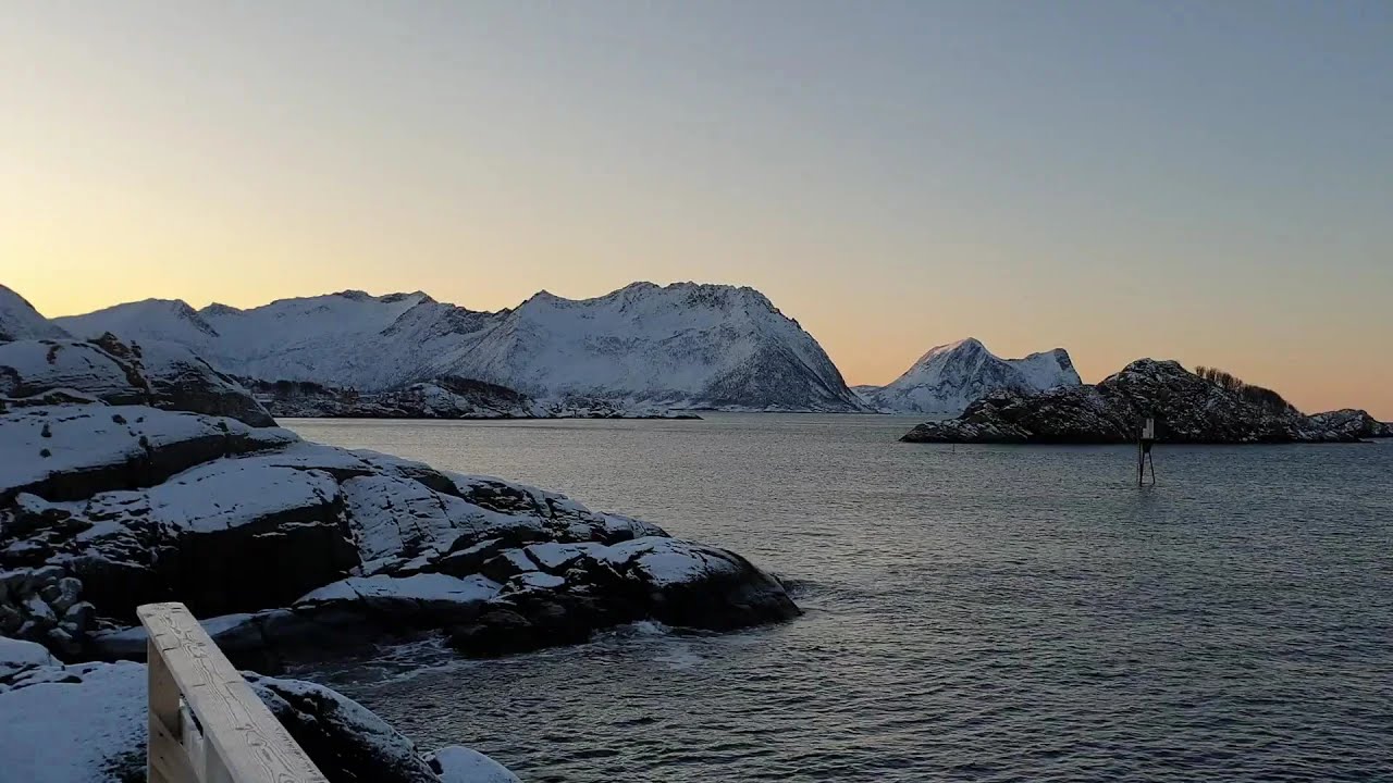 The coastline around Hamn i Senja on a beautiful winter day - A sight to remember