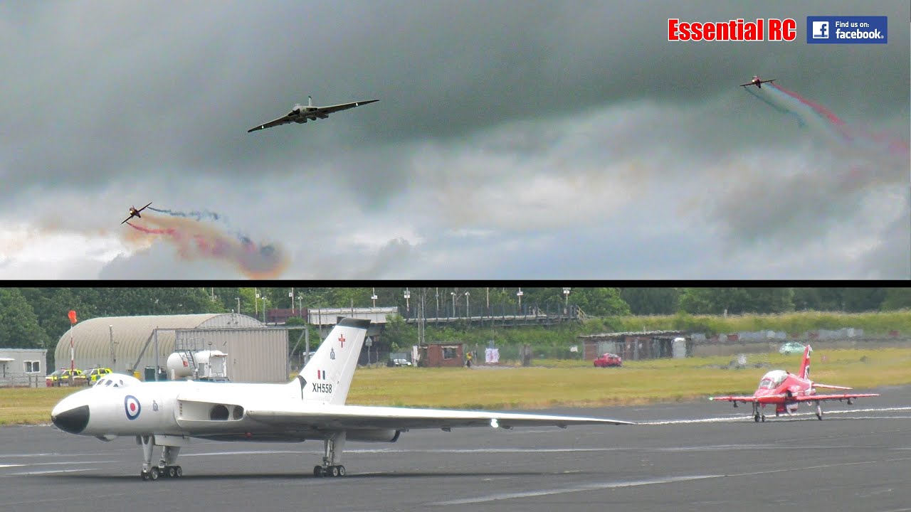 GIANTS OF RC FLY TOGETHER ! Reds Duo fly with the Avro Vulcan XH558 | LMA Cosford 2022