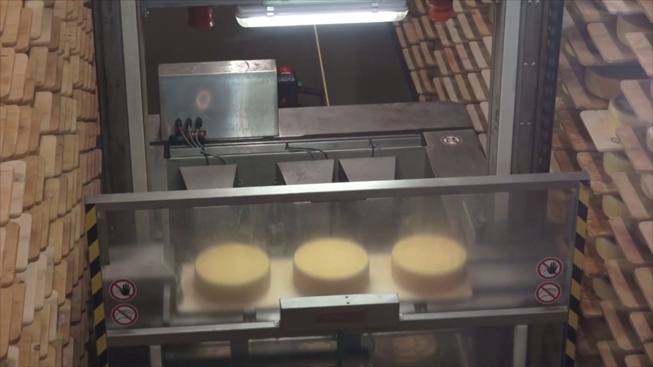 Exploring Switzerland (10) A cheese making factory (Appenzell Kaserei)