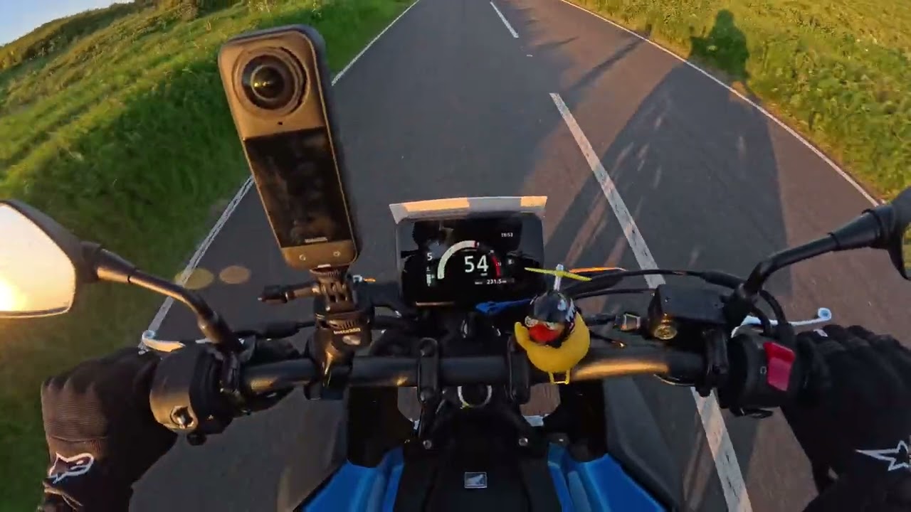 Honda CB125R 2025 - Golden hour -  Solo ride