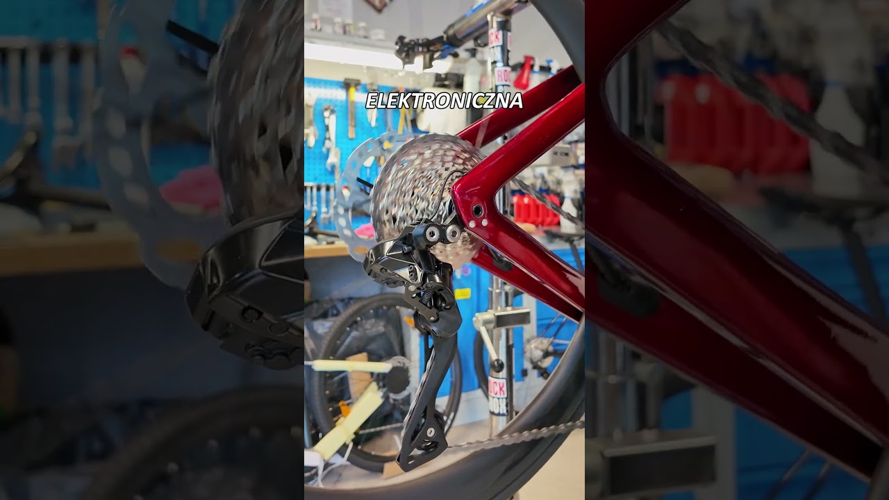 Elektroniczna vs analogowa przerzutka Shimano 105