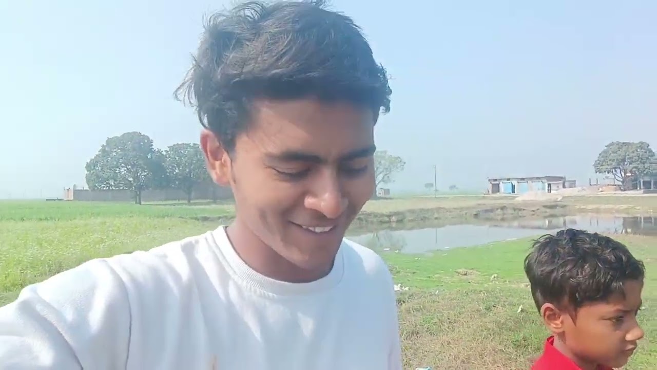 Kheton mein gaye the ghas kaatne ke liye and vahin per machhali bhi mara 🐟🐟