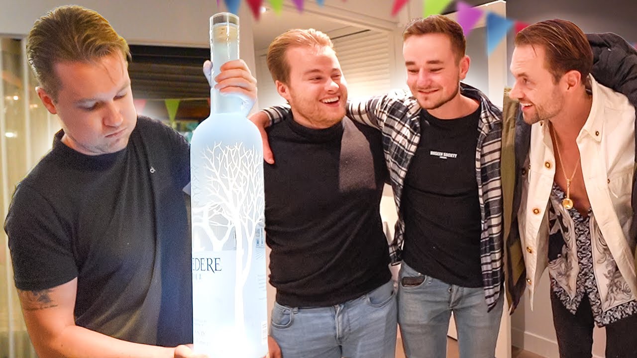 ZIJN 25E VERJAARDAG VIEREN EN HET LOOPT UIT DE HAND!