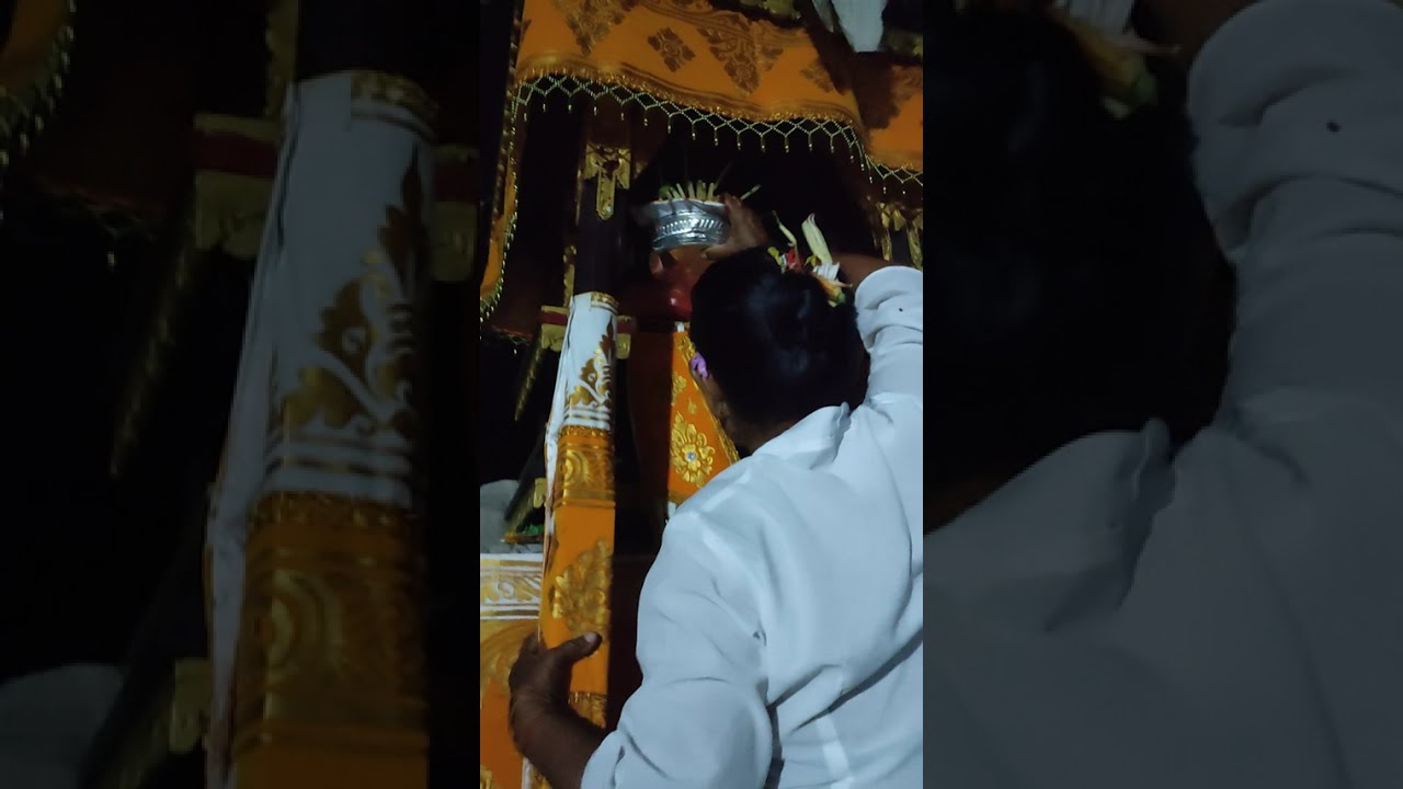 Prosesi Nuntun Ngelinggihang Dewa Hyang