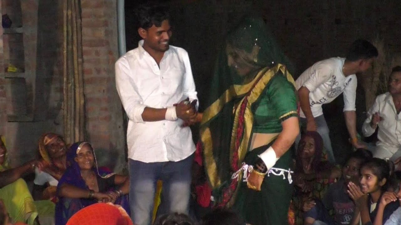 दूल्हे ने दुल्हन को दिये रुपये//तो दुल्हन ने किया बहुत सुन्दर देहाती नाच//देखना न भूलें