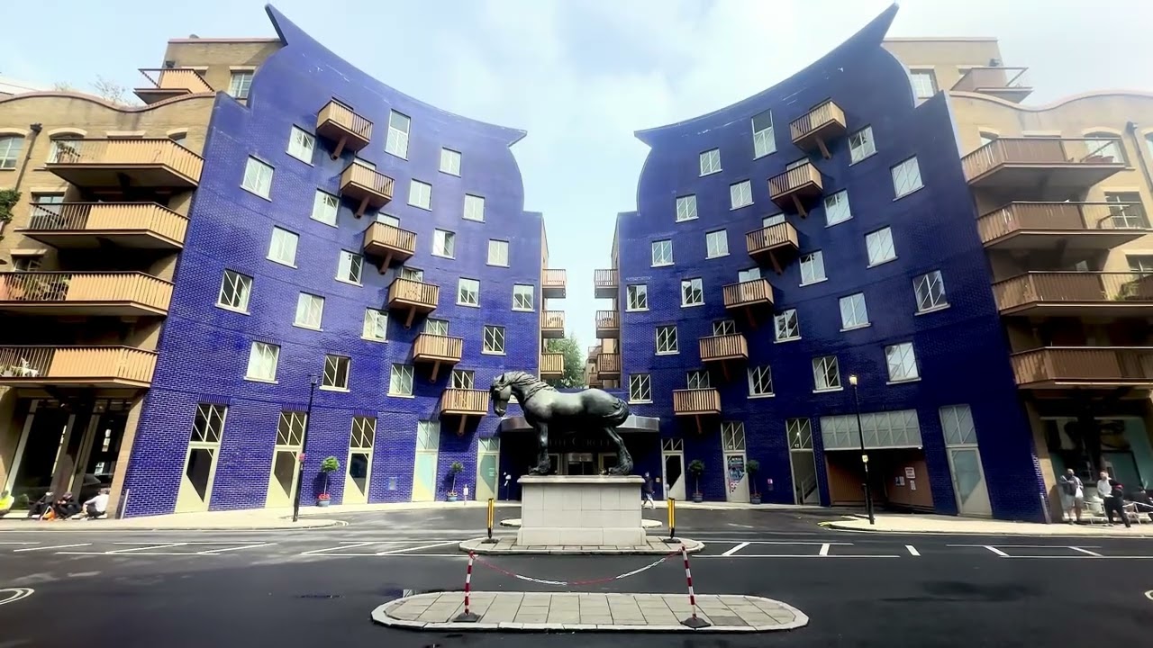 The Circle (1987-89), Tower Bridge, London