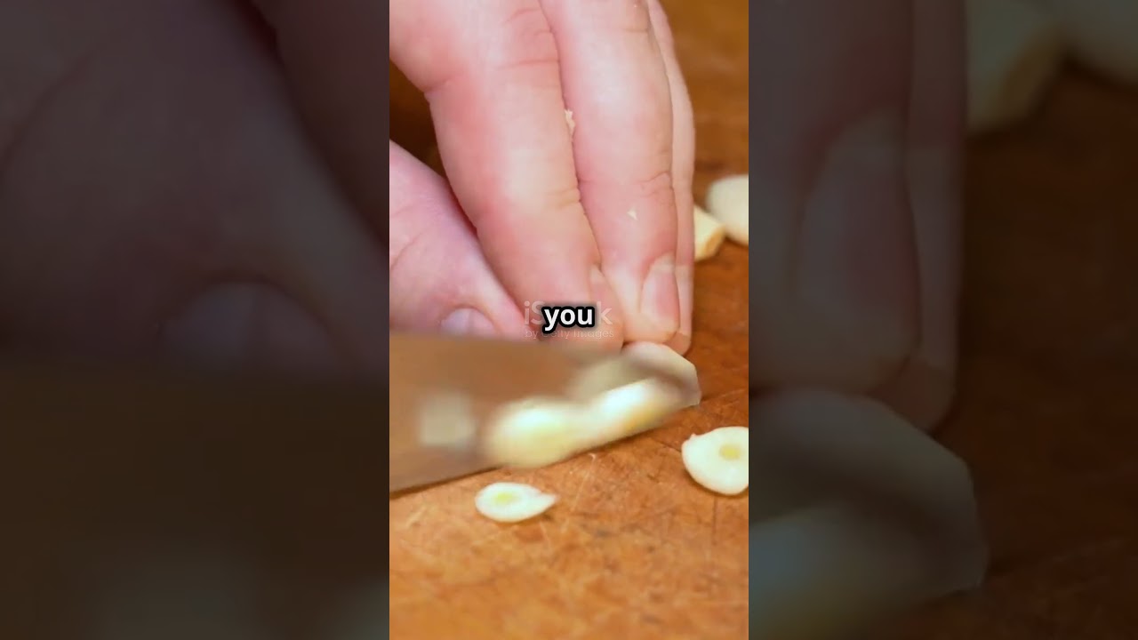 Mosquitoes HATE Garlic! #food #facts #shortsvideo #shortvideo #shorts #shortsfeed