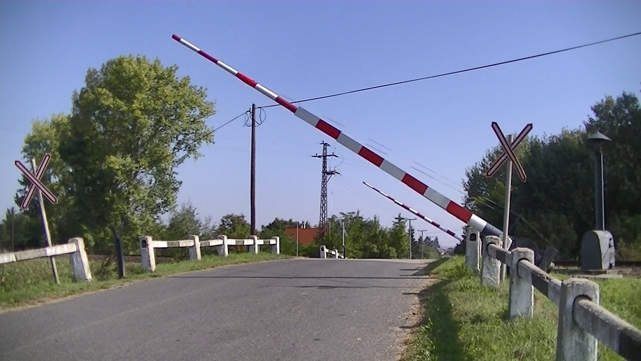 Spoorwegovergang Gyömöre (H) // Railroad crossing // Vasúti átjáró