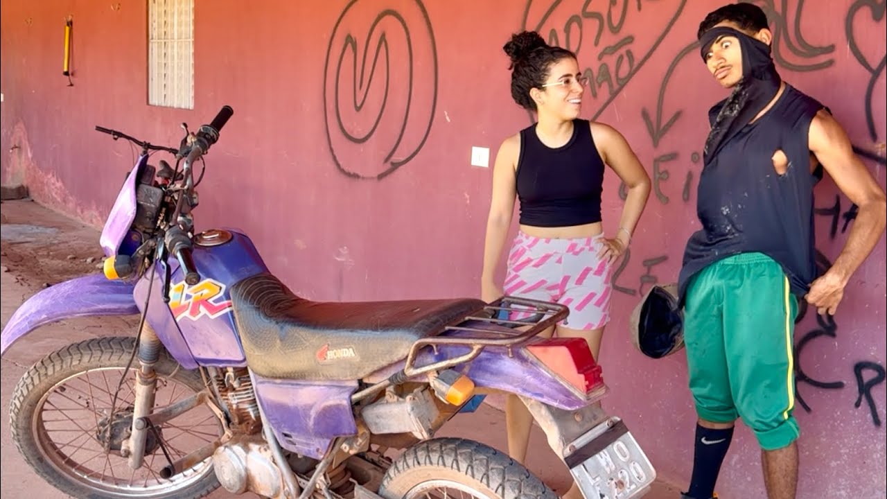 BRUTINHO APRESENTA SUA NOVA MOTO DE TRILHA PARA SUA ESPOSA 