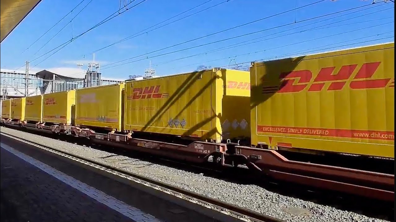DHL Güterzug + 1 anderer Güterzug , fahren durch den Bahnhof Kassel - Wilhelmshöhe