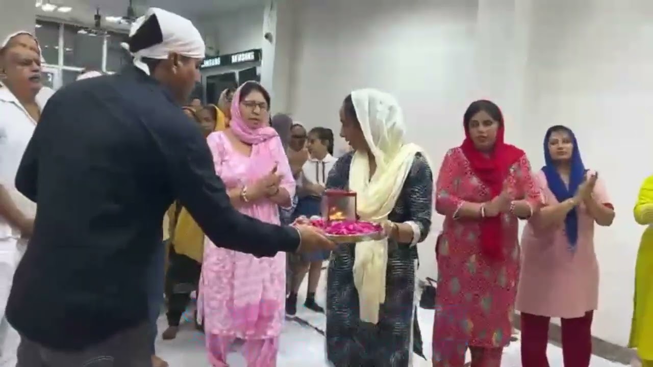 AMRITWELA SATSANG AARTI AT PREM UNCLE AND PARU AUNTY HOUSE SRIGANGANAGAR
