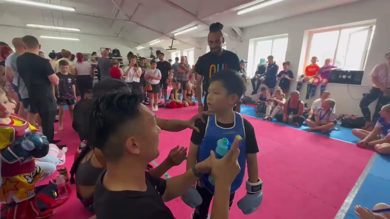 Samuel   first fight in uk 😊 kiatphontip muay thai leeds uk 