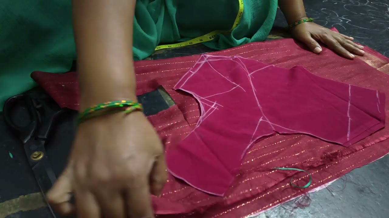 బ్లౌజ్ పీస్ క్రాస్ వచ్చినప్పుడు ఎలా కట్ చేయాలి