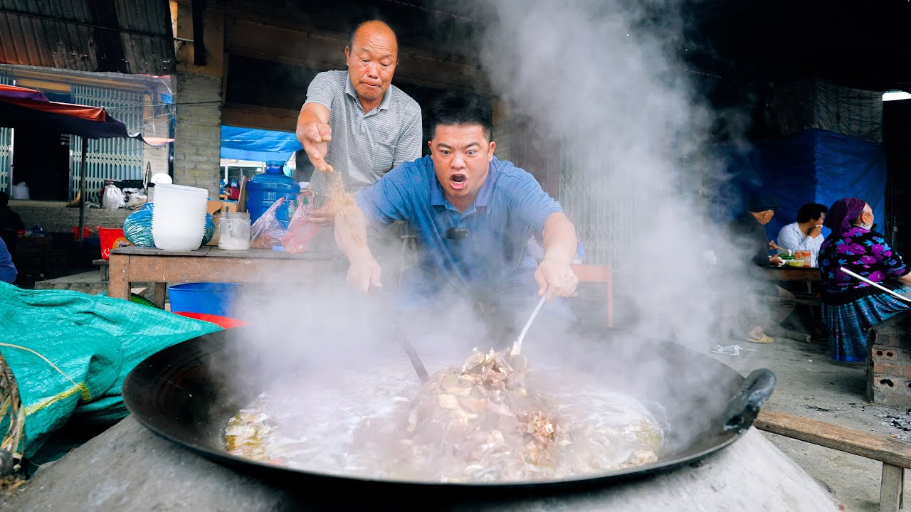 Explore the culture and cuisine of Si Ma Cai market - Local pork, black chicken, offal,... | SAPA TV