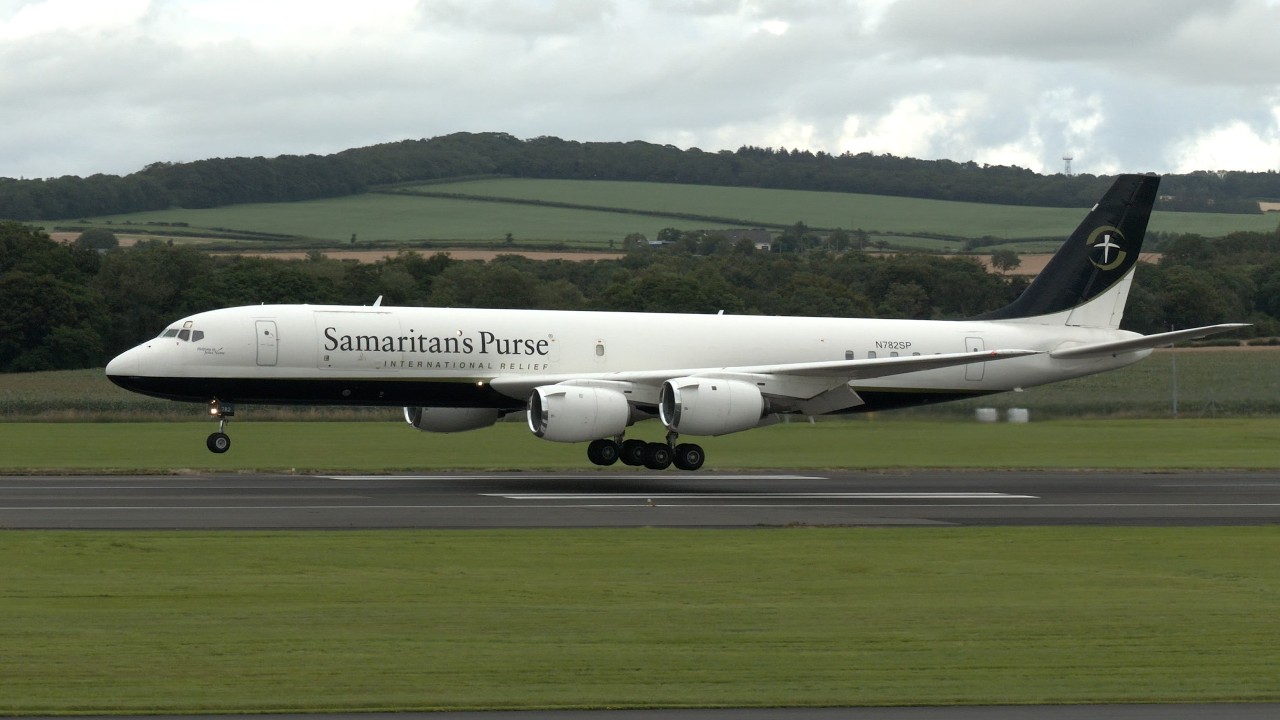 Plane spotting in Scotland; DC-8, Atlantic, Boeing 747s and helicopters too ✈️🚁