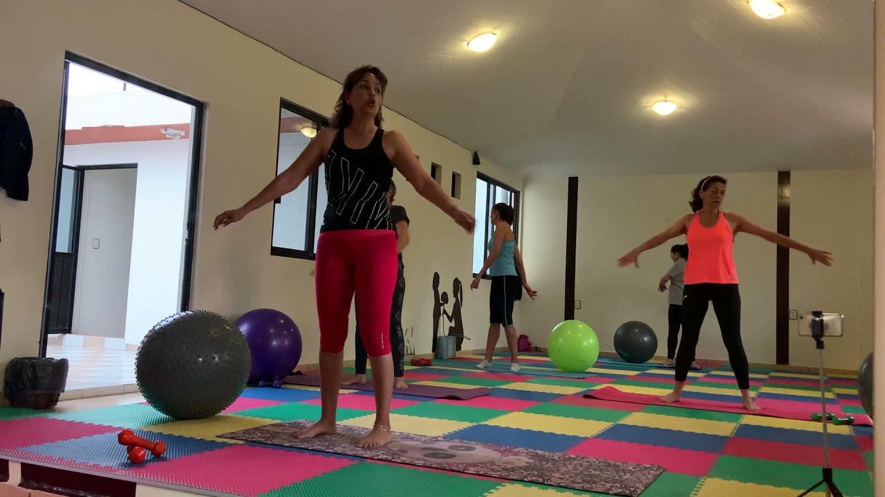 Pilates mat con fitball y pesas