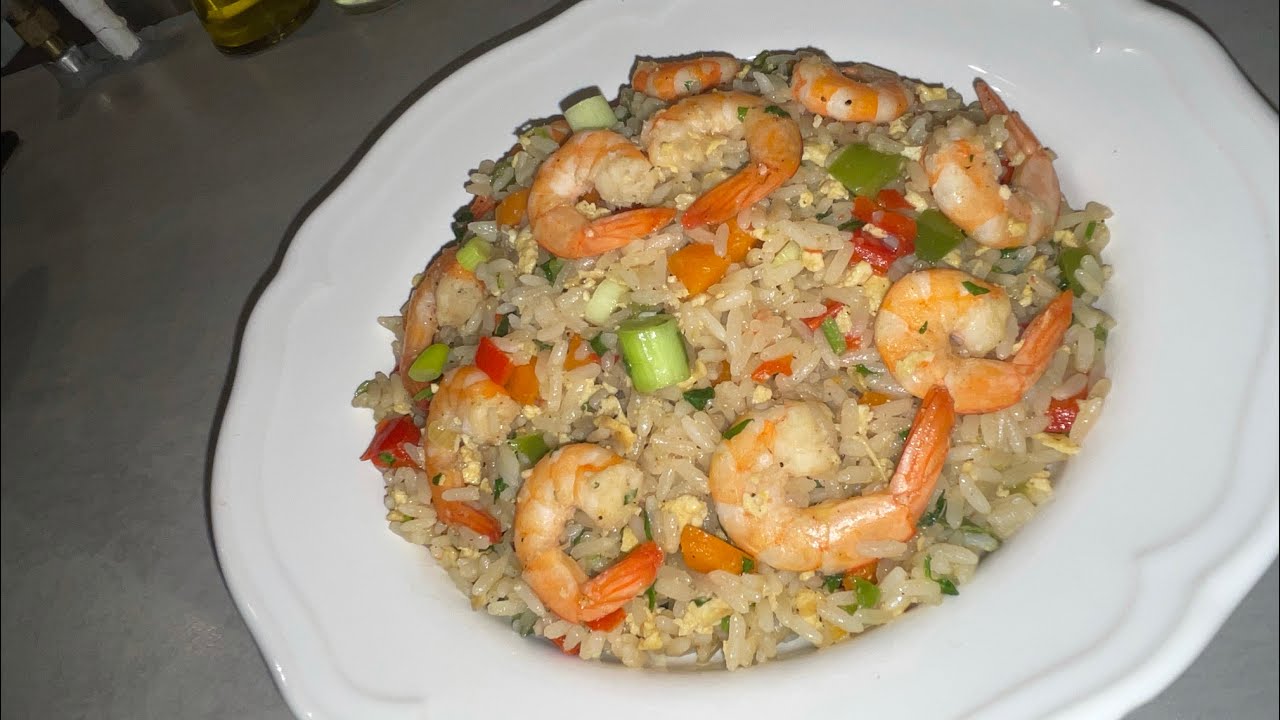 Riz sauté aux crevettes et legumes , recette thaïlandaise délicieuse !!!