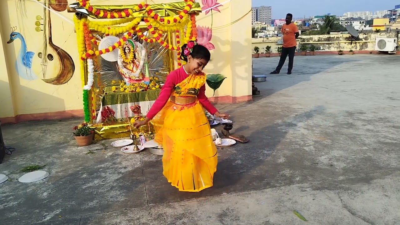  সরস্বতী মায়ের উদ্দেশে আমি একটা নাচ করলাম, যদি তোমাদের ভালোলাগে জানিও কমেন্ট করে ছোট্ট শ্লীজা কে ❤️