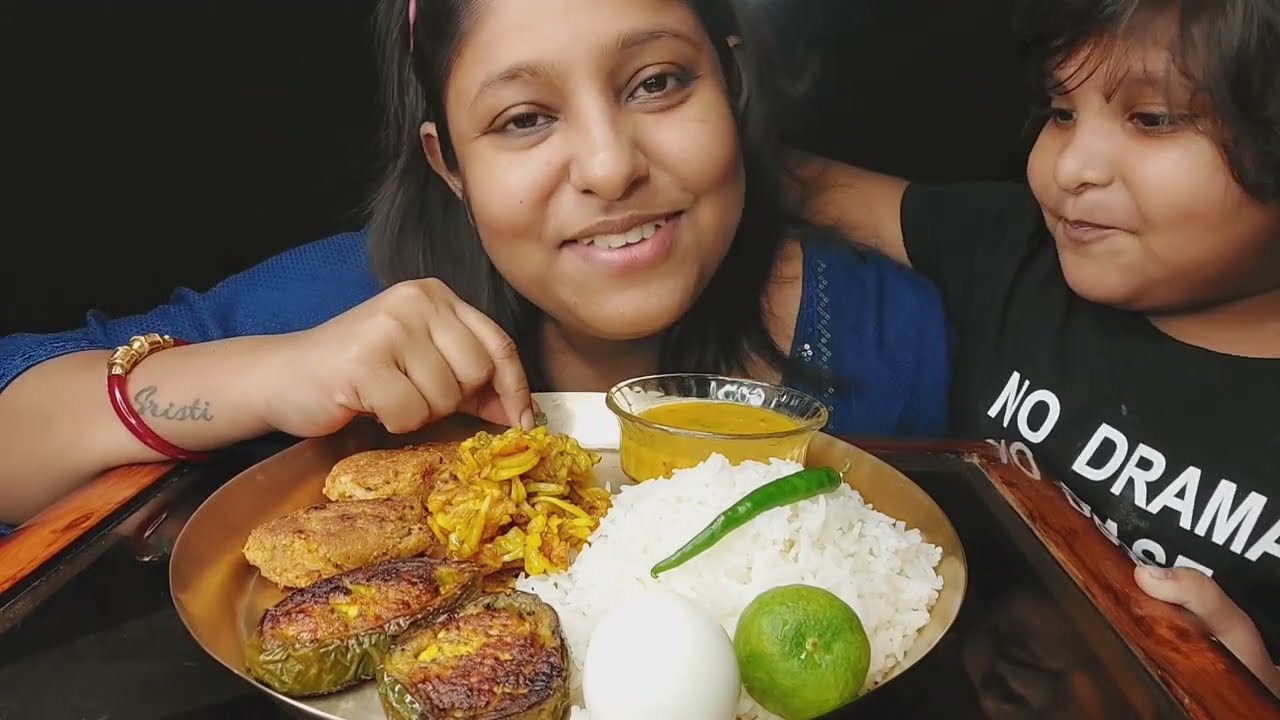 Eating Show - Rice, Moong Dal, Aloo Vaja, Begun Vaja, Boiled Egg, Postor Bora | Poulamieatingshow