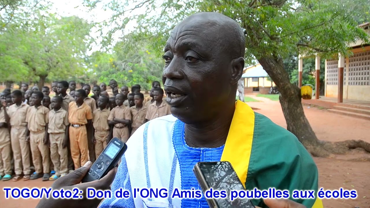 TOGO/Yoto 2 : l'ONG Amis des Poubelles fait don de kits scolaires et de matériels