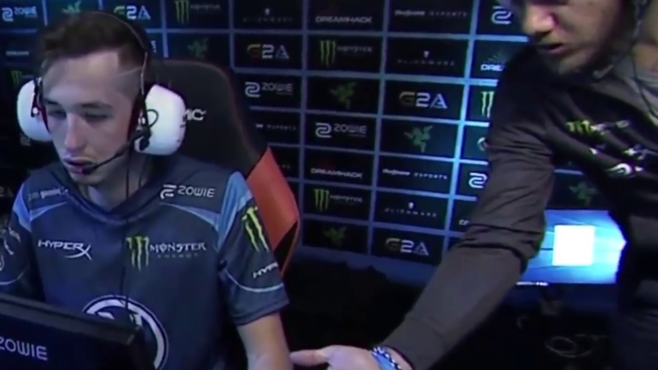 HEN1 УБИВАЕТ ВСЮ КОМАНДУ NaVi ! AWP ПОДБОРКА