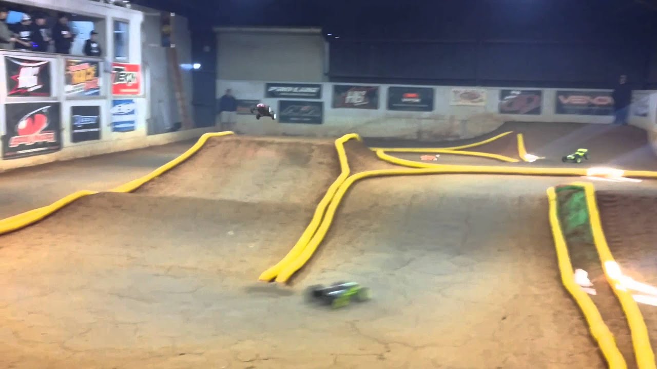Reds racing truggy test with 2 100 kv  buggy motor