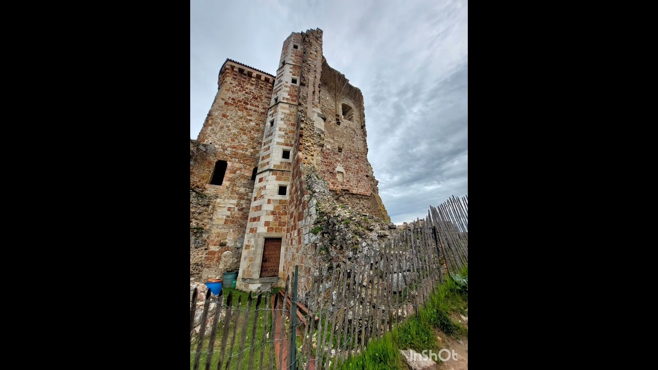Le petit village m&eacute;di&eacute;val H&eacute;risson   dans l Allier en France #h&eacute;risson #France #allier #village