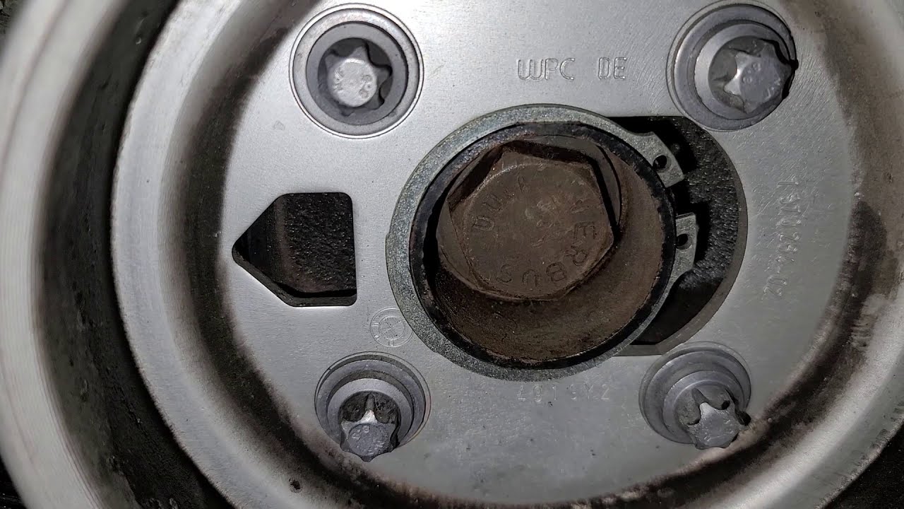 Замена ремня привода компрессора кондиционера BMW X5 N63 E70 2013 года