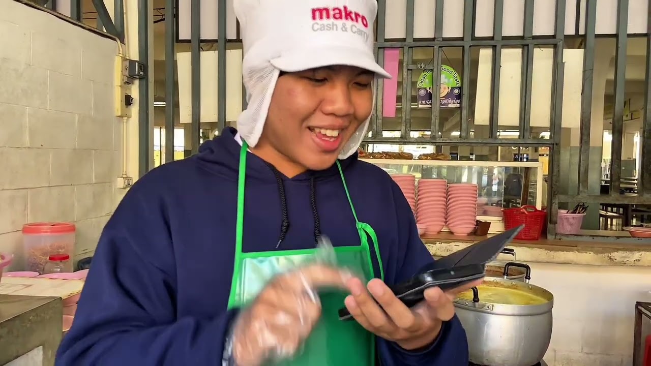 หนังสั้นเรื่อง เเม่ค้าขายก๋วยเตี๋ยวโดนลูกค้าหัวหมอหลอกใช้สลิปปลอมกินฟรี (ส่งงานครู อังคณา นาฏศิลป์) 