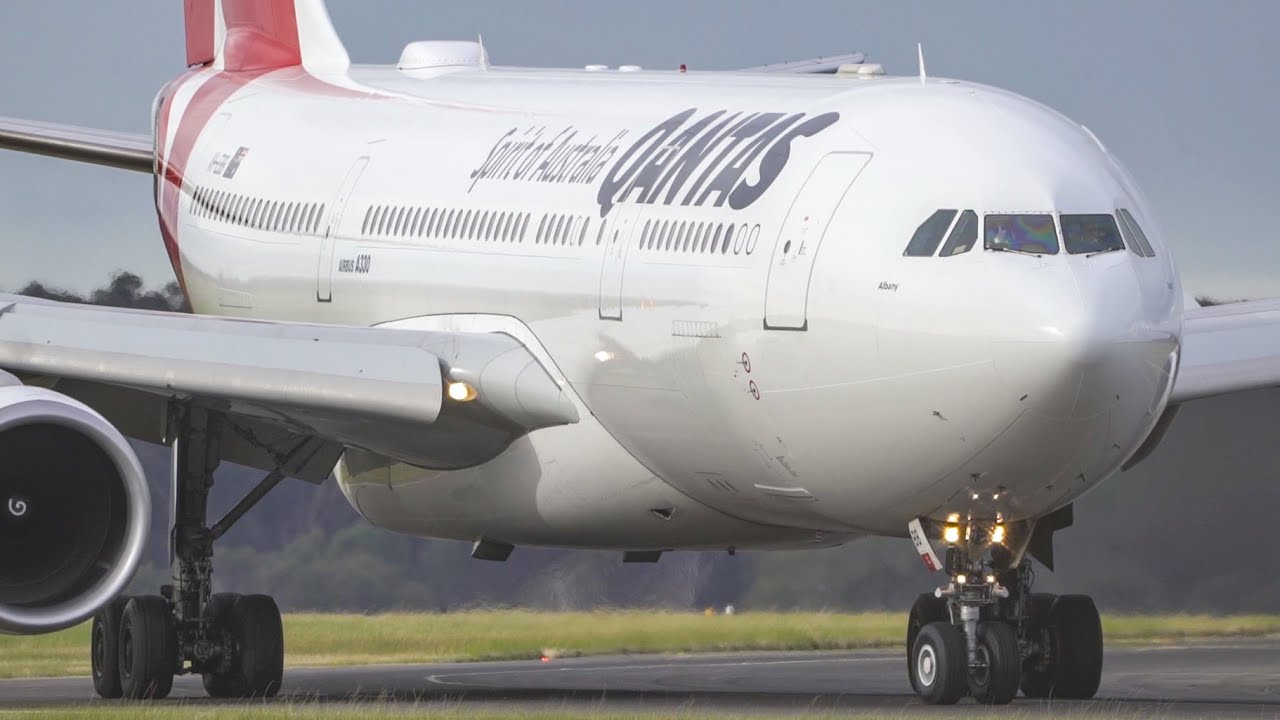 Plane Spotting at Melbourne Airport | Runway 27 Aircraft Arrivals