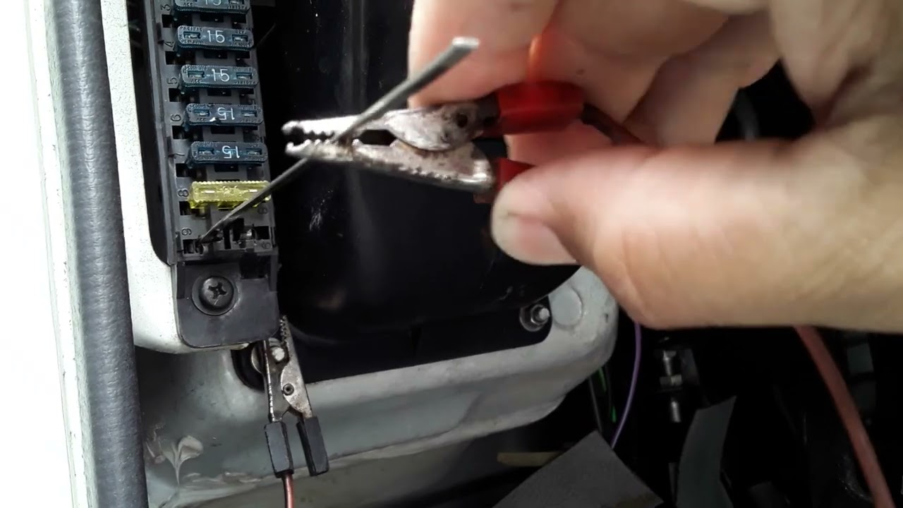 (691) L300: FUSE BLOCK