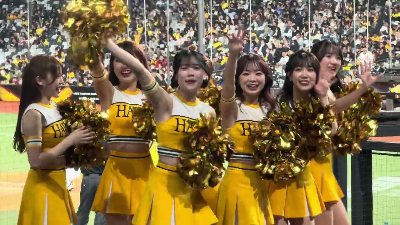 2026台日棒球國際交流賽 Honeys 七位女孩舞台合影時刻 #hawkshoneys