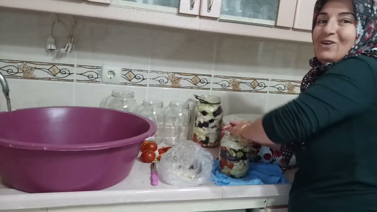 Bu tariften sonra sizde böyle turşu yaparsınız. tam tarifli lahana turşusu