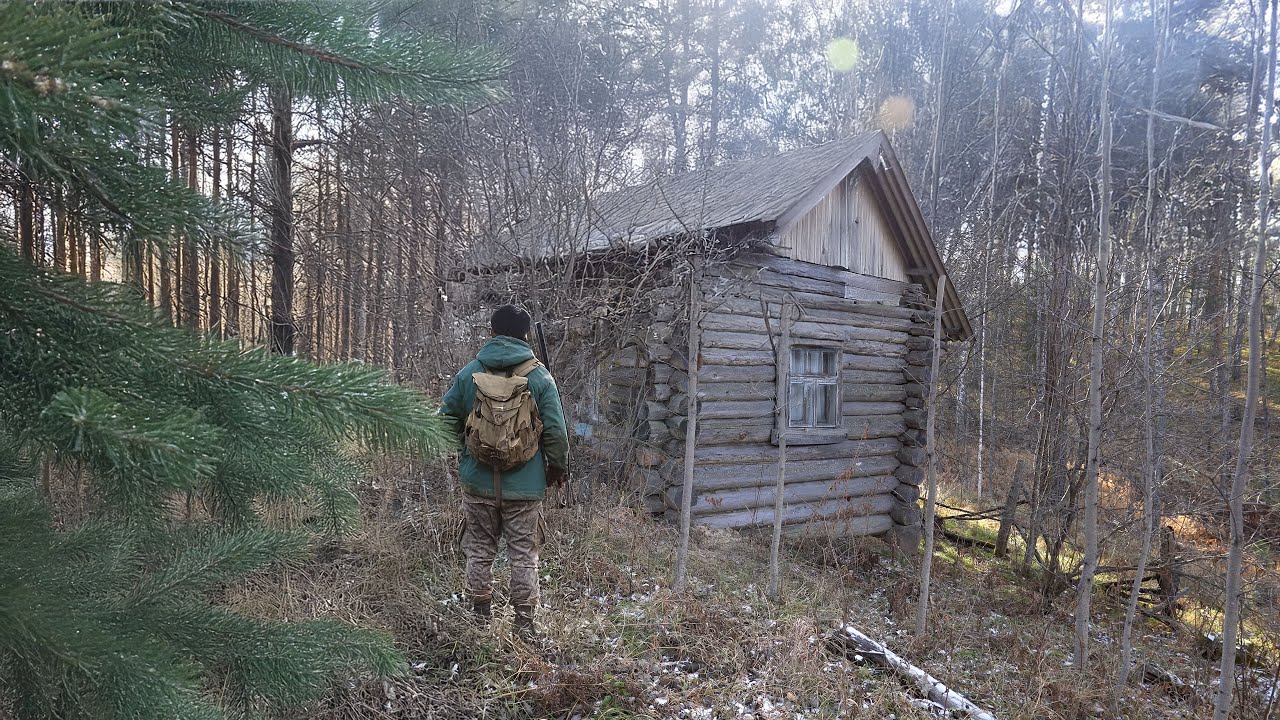 Restoration of an abandoned wooden house in the forest. Spending the night alone.