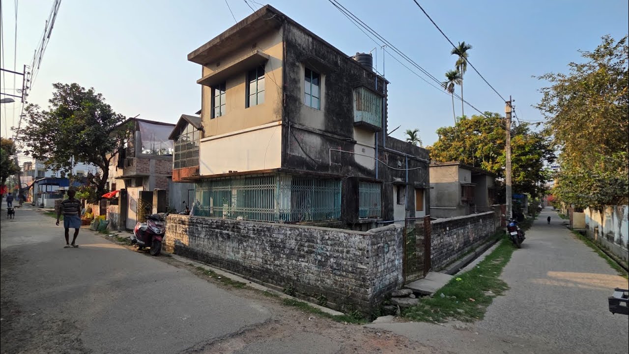 Nearly 3 katah land corner plot only 45L