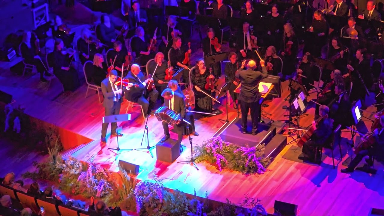 Adiós Nonino -  Coro Del Tabernáculo Y La Orquesta De La Manzana Del Templo en el Palacio Libertad