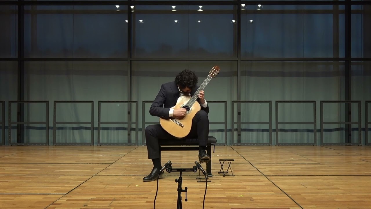 Utkan Aslan plays Gora by Golfam Khayam